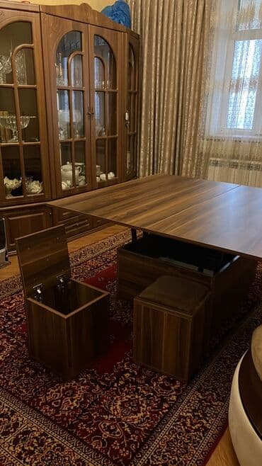 Matraslar: Qonaq otağı üçün mebel dəsti Tərkibi: - Böyük bufet-vitrin: taxta — 4