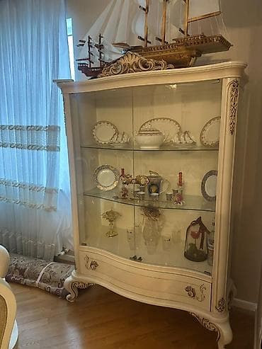 qedimi esyalar: Klassik üslubda vitrin-büfe - Üslub: Barokko/klassik xəttlər, oymalı — 2