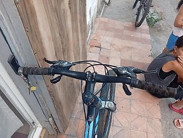 cube velo: Vista dağ velosipedi - Çərçivə: yüngül alaşımlı, qara-mavi rəng — 9