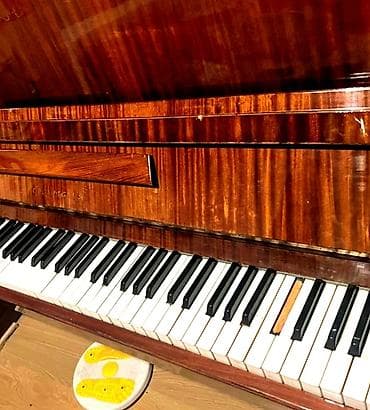 Upright pianino – klassik dizayn, parlaq tünd qəhvəyi (taxta) korpus — 3