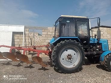 kia masin: Mavi rəngli Belarus traktoru, kənd təsərrüfatı işləri üçün universal — 2