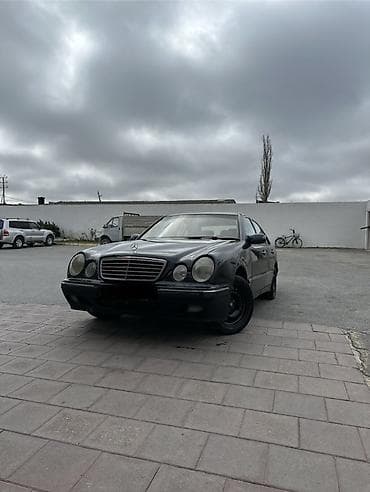 teker 16: Mercedes-Benz E-Class: 2.2 l | 1999 il Sedan — 2
