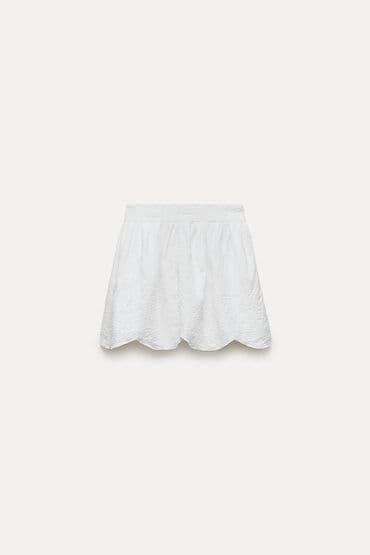 məktəbli çantaları 2021: Zara Ağ rəngli, qısa ətək naxışlı tezedir — 2