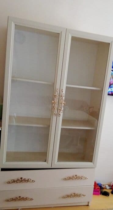 işkaf: Şüşəli dolab vitrini — 1