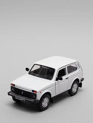 robot oyuncaq: Avtomobil modelleri.demir.qapilari acilir.isiqlari yanir.musiqilidir — 3