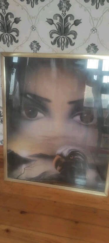 услада очей в разъяснении прав жен и мужей: Qızılı rəngdə çərçivəyə salınmış, üzərində qadın gözləri və qartal — 1