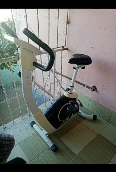 Stasionar velotrenajor - Kompakt, şaquli tipli stasionar velosiped -