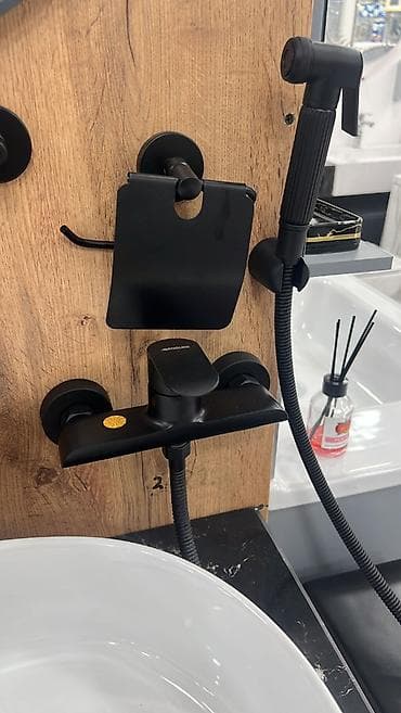 roza gulleri: Mətbəx/hamam üçün qara mat rəngdə divara quraşdırılan duş-bide dəsti — 1