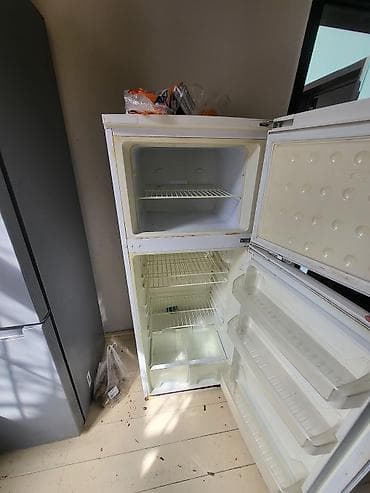 nokia 8800 4g: İkiqat qapılı soyuducu - Üst bölmə: dondurucu, 1 ədəd çıxarıla bilən — 4