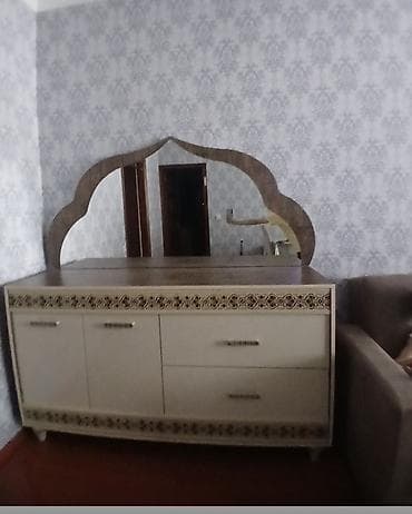 saxlama qabları: Zövqlü qonaq otağı mebel dəsti - Vitrin şkaf: Şüşə qapılı, 3 rəfli — 3