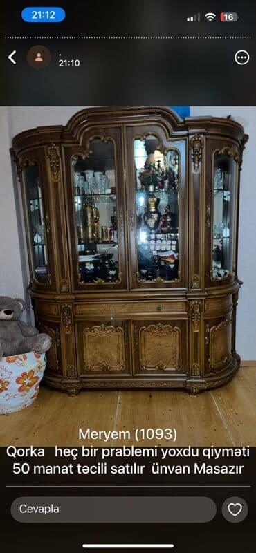 Şüşəli dolab vitrini