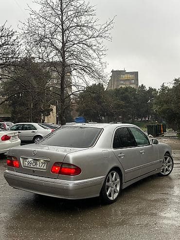 mercedes b class: Mercedes-Benz E-Class: 3.2 l | 2000 il Sedan — 3