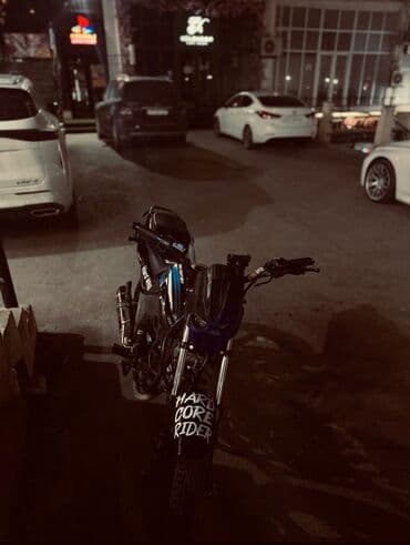 Motosiklet – şəhər və yüngül ofroud üçün çevik street/supermoto tərzi