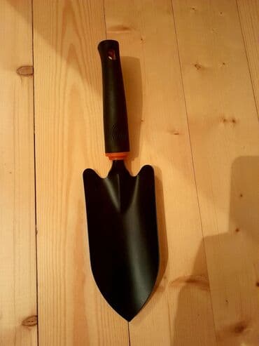 gul ekmek ucun torpaq: Bu dəst bağçılıq işləri üçün nəzərdə tutulmuş üç əsas aləti özündə — 3