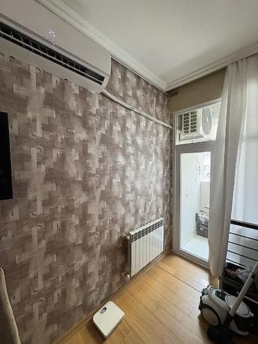 Mənzilin təsviri: - Plan: 2 otağa çevrilmiş (mətbəx-studiya — 10