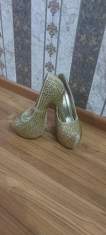 Əla vəziyyətdədir 1defe geyinilib 38 razmerdi lalafo.az -da Əla vəziyyətdədir 1defe geyinilib 38 razmerdi