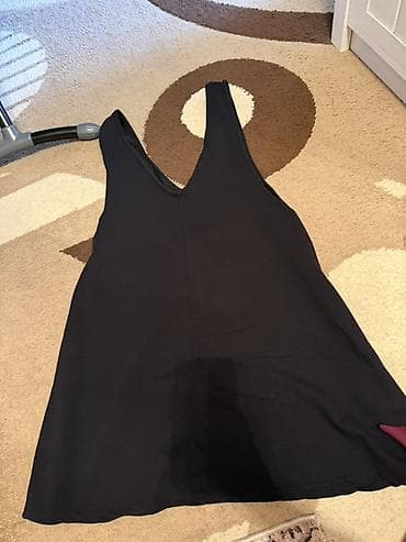 Qara rəngli sadə, yüngül və rahat don - Model: qolsuz, dərin V-yaxa