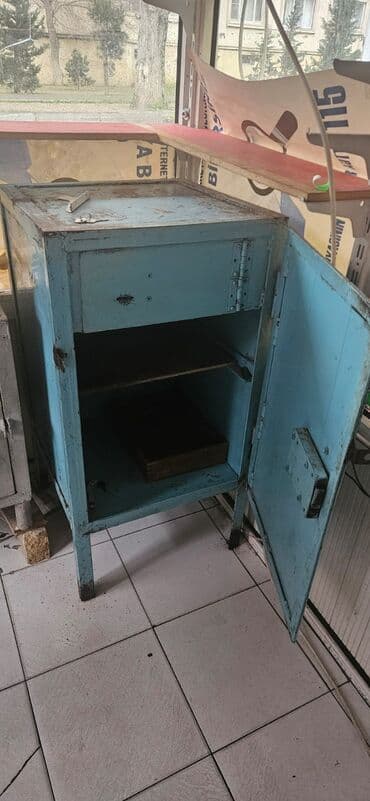 Sifarişlə ofis mebeli: Düz dolab, 1 qapı, Polkalı, Siyirməsiz, Metal — 1