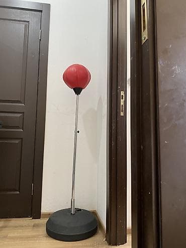 qrusa: Dayaqlı boksa məşq üçün şar (punching ball) bir tək boşdu doldurmaq — 3