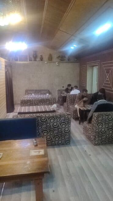 Ofisiant tələb olunur, Pivə barı, Gündəlik ödəniş, İstənilən yaş, 1-2 illik təcrübə