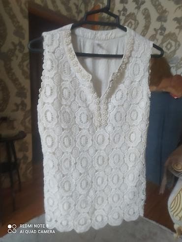 Qadın geyimləri dəsti 1) Ağ krujeva bluz - Rəng: ağ - Qolsuz