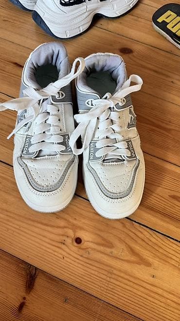 duxular ve qiymetleri: Louis Vuitton Trainer kişi krossovkası - Rəng: ağ və boz tonlarda - — 2