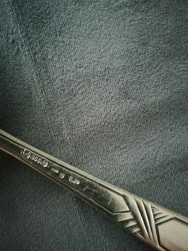 qab qacaq dəsti: Gümüşü dörd dişli, dekorativ naxışlarla bəzədilmiş salat çəngəli — 3