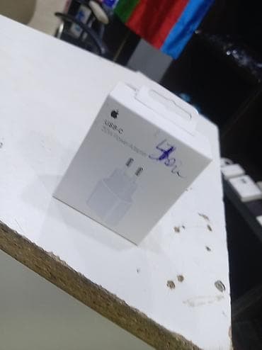 klaviatura apple: Adapter Apple, 20 Vt — 1