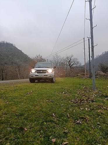 mitsubişi: Mitsubishi Pajero iO 2000 il 2 motor gümüş rəngli, 5 qapılı SUV. - — 7