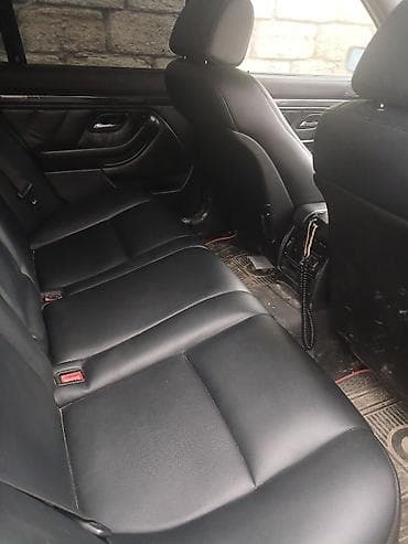 fara 210: BMW 5 Series sedan (E39 kuzov) - Kuzov: sedan, qara rəng - Nömrə — 4