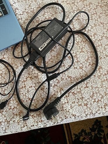 продаётся ноутбук запечатанный абсолютно новый привозной из америки: Acer 4 ram 128 yaddaş üsdündeki aksesuarlarda verilir, 600-e satilir — 2