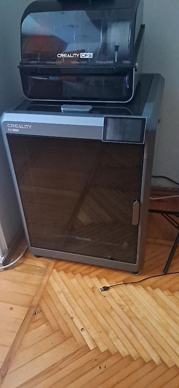 Demek olarki yenidir. Basi cixan adam goren kimi yeni oldugunu