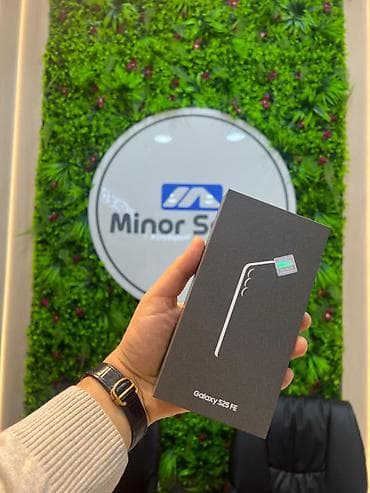 Фото и видеокамеры: Samsung Galaxy S24 FE, цвет - Черный, Гарантия, Кредит, Сенсорный — 2