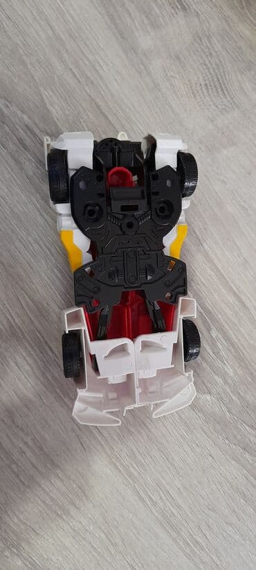 oyuncaq buldozerlər: Az islenmis hen robot hem masin,musiqili duymeleri var . 15man — 3