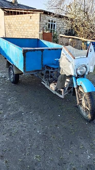 Yükdaşıma üçün üçtəkərli motosikl (sərnişin kabinəsiz, iri yük kuzalı)
