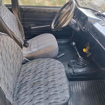lada oturacaqlar: Lada 2104 universal, ağ rəng. - Kuzov: 5 qapılı universal gövdə, iri — 5