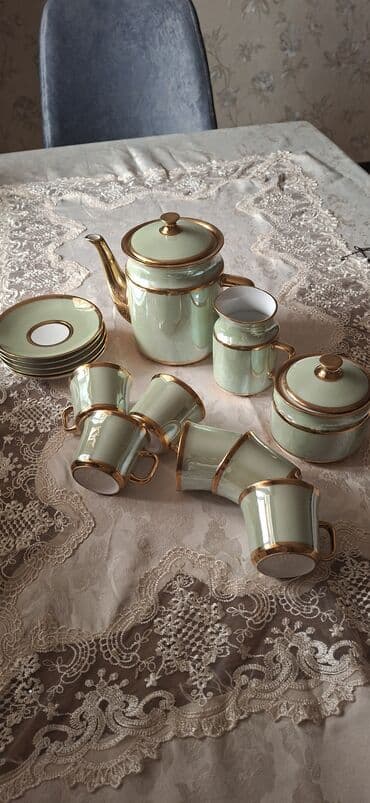 qedimi qab qacaq: Çay dəsti qədimi.yeni kimidir.çaşkanın birində kiçik qopma var.lakı — 2