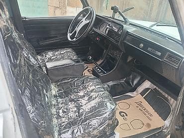 opel vectra b: VAZ 2107, ağ rəng, 4 qapılı sedan. Texniki və xarici xüsusiyyətlər: - — 8