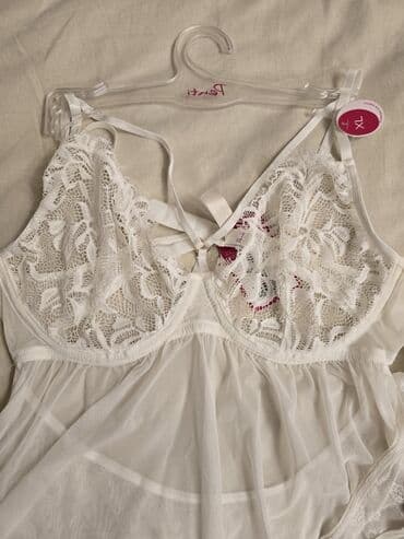 eyri ayaqlar ucun geyimler: Ağ gecəlik Penti firması.Təzədir.etiketi üstündə.Xı öıçü (L da — 1