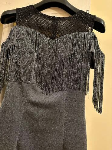 Şəxsi əşyalar: 2 defe geyinilib. Rengi boz rengdir. Tam mövsümlükdür. Qiymetde — 4