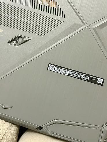 Masaüstü kompüterlər və iş stansiyaları: Keçən il 3000 AZNə alınıb rəsmi dükandan. İdeal vəziyyətdə. Az — 8