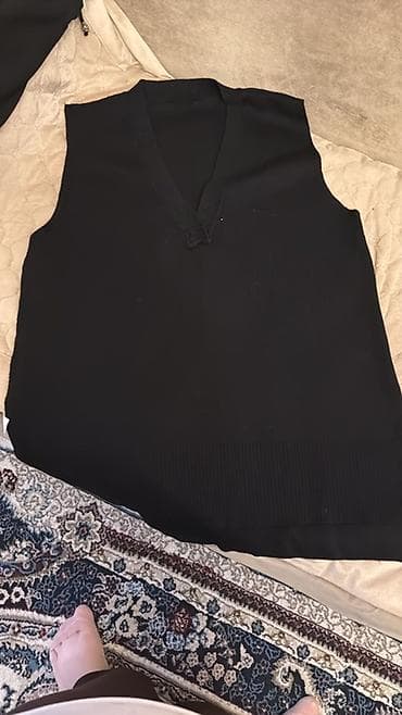 Qadin ucun qara reng jilet 2-3xl kimi olur 4azn