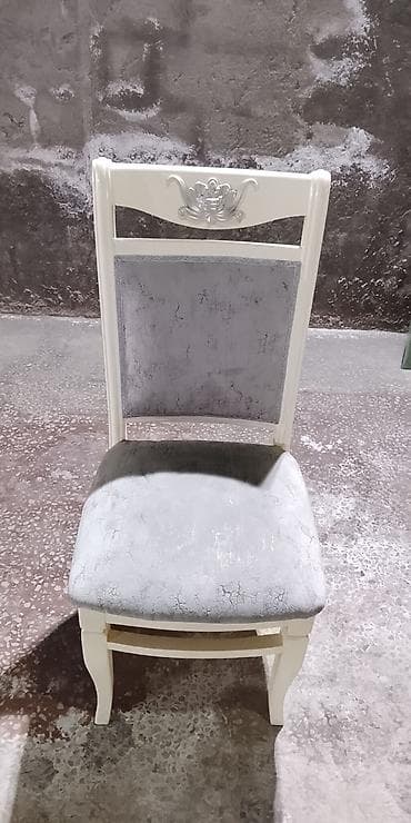 Məhsul: Klassik üslublu masa və stul dəsti Təsvir: - Ağ rəngdə massiv