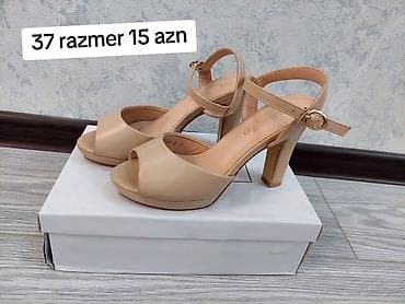 Bej rəngli qadın sandaleti - Model: açıq burunlu, qalın hündür daban -