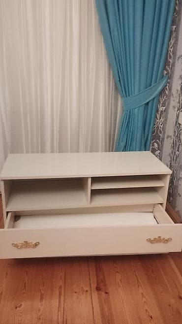 TV altlığı: Düz TV altlığı, Polkalı, Laminat — 4