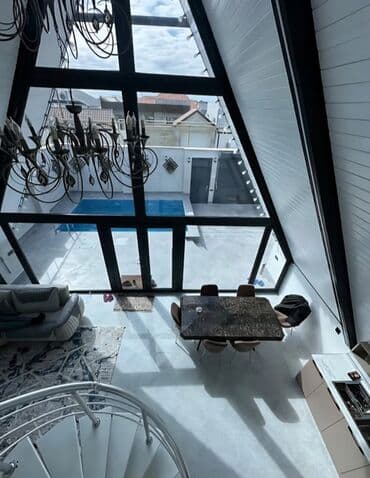 saray heyet ev: A-Frame üslubunda müasir iki mərtəbəli ev – geniş panoram pəncərələr — 3