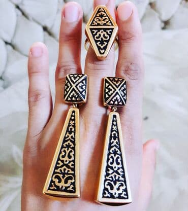 Dəstə daxildir: Sırğa, Üzük, Sarı qızıl, 750 Əyar, 1578 g