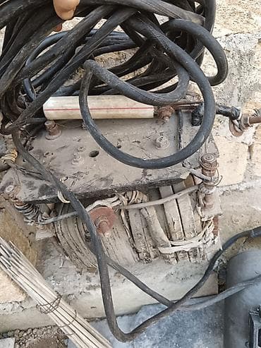 elektrik mişarlar: Məhsul: Köhnə tip transformatorlu qaynaq aparatı dəsti Tərkibi: - — 2