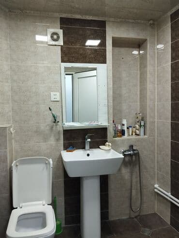 Otaqların günlük kirayəsi: Otaq yoldaşı qız axtarılır (1nəfər).Evdə hal hazırda 3 qalır. otaqda — 9