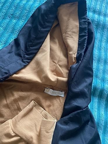 jaket turkce: L’AMOR brendi kapüşonlu üst geyim - Model: ikiqatlı kapüşonlu, ön — 2